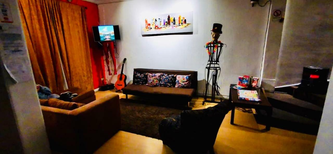 Urbano Hostel サンティアゴ エクステリア 写真